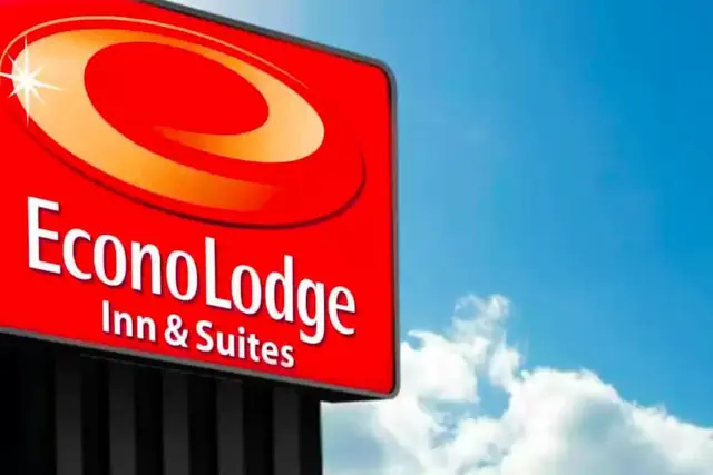 Photo 1 - Econo Lodge Inn & Suites Yankton