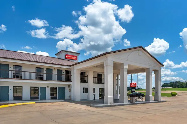 Photo 1 - Econo Lodge Inn & Suites Philadelphia MS