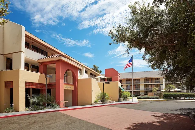 Photo 1 - La Quinta Inn & Suites by Wyndham Thousand Oaks-Newbury Park