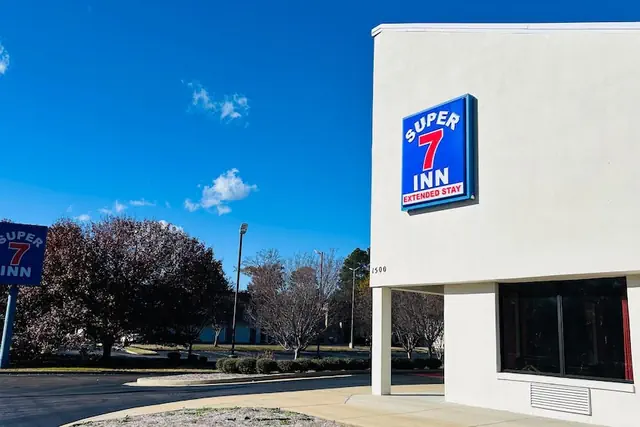 Photo 1 - Super 7 Inn Tupelo