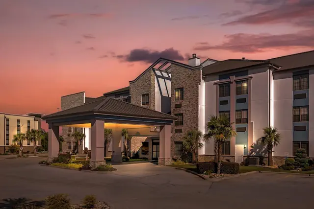 Photo 1 - Comfort Suites Hattiesburg near University