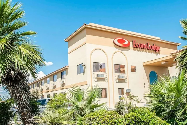 Photo 1 - Econo Lodge Las Cruces University Area