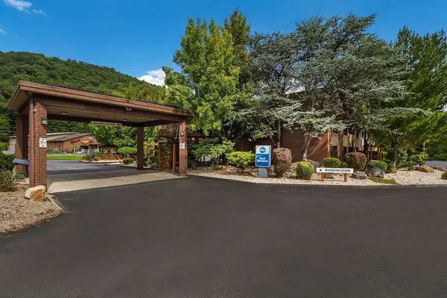 Photo 1 - Best Western Braddock Inn