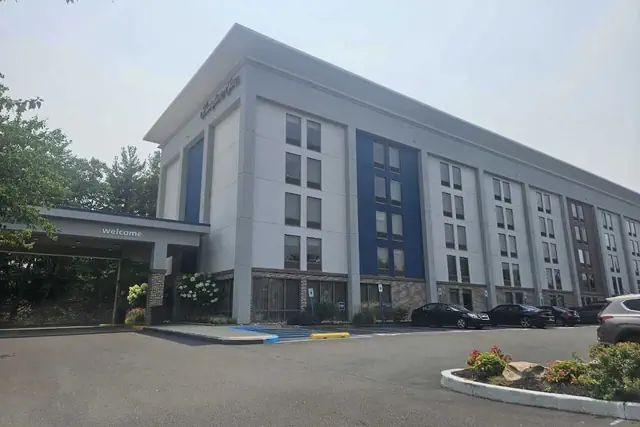 Photo 1 - Hampton Inn by Hilton Philadelphia / Willow Grove