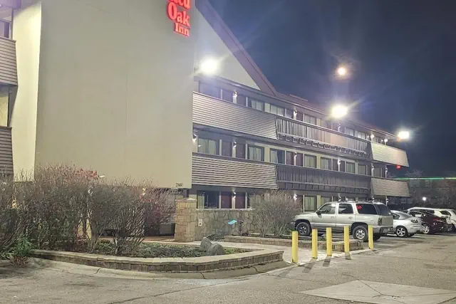 Photo 1 - Red Oak Inn Detroit - Southfield
