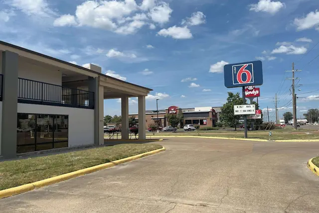 Photo 1 - Motel 6 Cleveland, MS - Delta State University