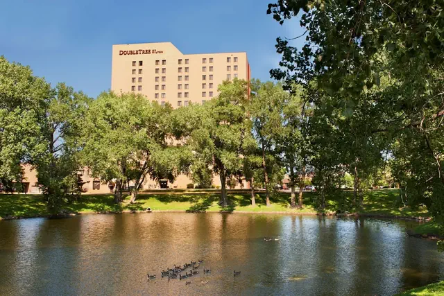 Photo 1 - DoubleTree by Hilton Minneapolis - Park Place