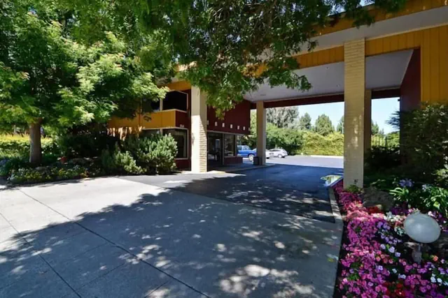 Photo 1 - Days Inn & Suites by Wyndham Mountain View