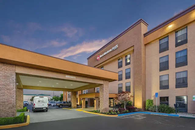 Photo 1 - Best Western Plus Fresno Airport Hotel