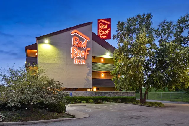 Photo 1 - Red Roof Inn Louisville Expo Airport