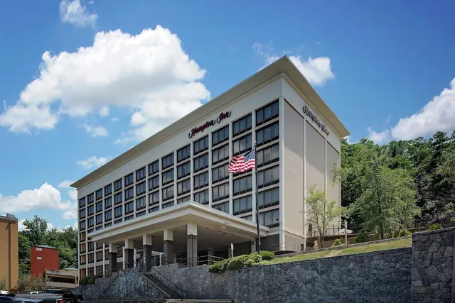 Photo 1 - Hampton Inn White Plains/Tarrytown