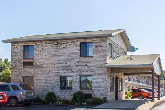 Photo 1 - Econo Lodge Elkhart North