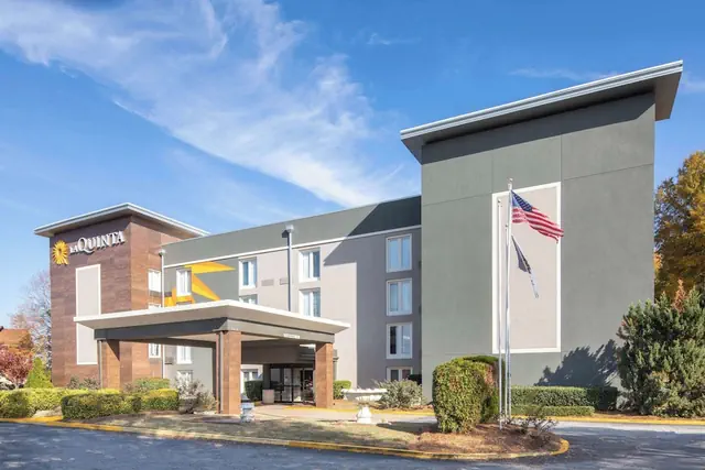 Photo 1 - La Quinta Inn & Suites by Wyndham Atlanta Airport South