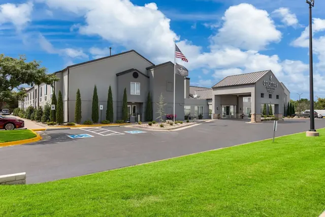 Photo 1 - Country Inn & Suites by Radisson, Wichita East, KS