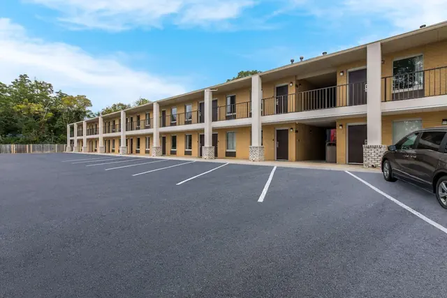 Photo 1 - Econo Lodge Cheraw Market Street
