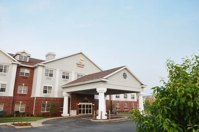 Photo 1 - Comfort Suites Milwaukee Airport