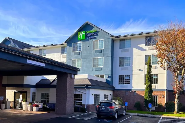 Photo 1 - Holiday Inn Express Hotel & Suites Portland-Jantzen Beach by IHG