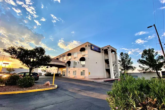 Photo 1 - Americas Hotel El Paso Medical Center