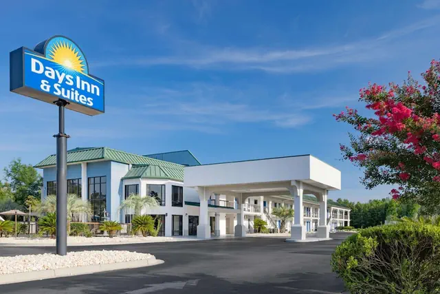 Photo 1 - Days Inn & Suites by Wyndham Savannah Midtown