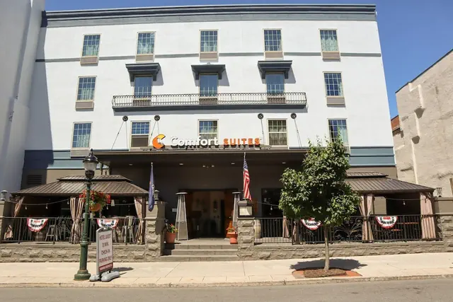 Photo 1 - Comfort Suites Downtown Carlisle