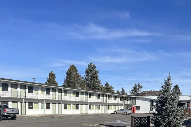 Photo 1 - Bend Inn & Suites