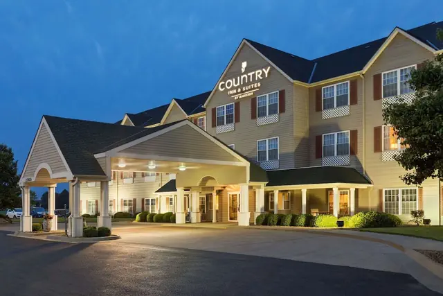 Photo 1 - Country Inn & Suites by Radisson, Salina, KS