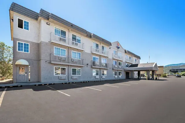 Photo 1 - Comfort Inn Yreka I-5