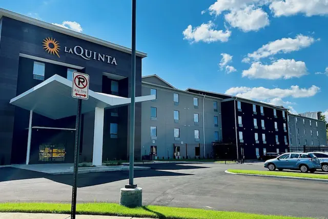 Photo 1 - La Quinta Inn & Suites by Wyndham Memphis I-240