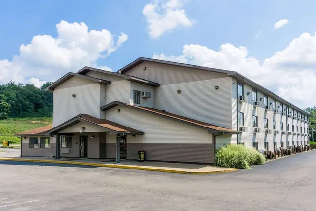 Photo 1 - Super 8 by Wyndham Zanesville