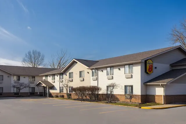 Photo 1 - Super 8 by Wyndham Mentor/Cleveland Area