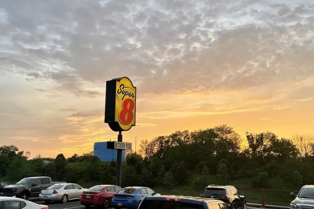 Photo 1 - Super 8 by Wyndham Hannibal