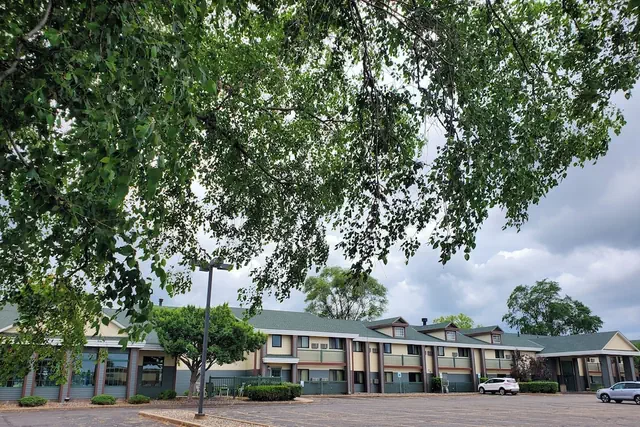 Photo 1 - River Hill Inn & Suites