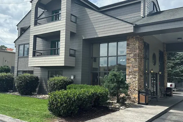 Photo 1 - Quality Inn And Suites Dollywood