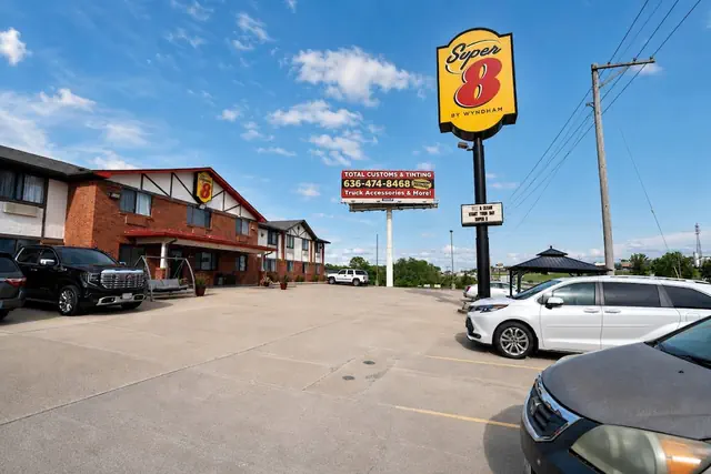 Photo 1 - Super 8 by Wyndham Warrenton