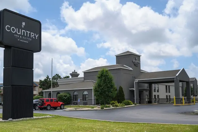 Photo 1 - Country Inn & Suites by Radisson, Greenfield, IN