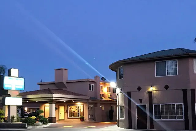 Photo 1 - Signature Inn Merced Yosemite Parkway