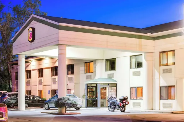 Photo 1 - Super 8 by Wyndham Port Clinton