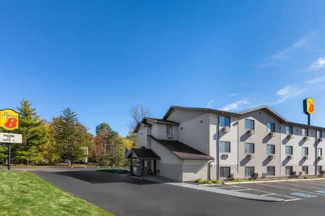 Photo 1 - Super 8 by Wyndham Kent/Akron Area