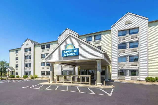 Photo 1 - Days Inn & Suites by Wyndham Kansas City South