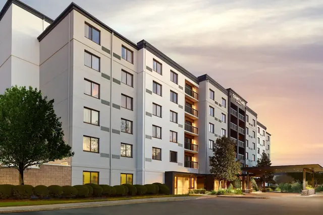Photo 1 - Courtyard by Marriott New Orleans Metairie