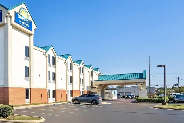 Photo 1 - Days Inn & Suites by Wyndham Ridgeland