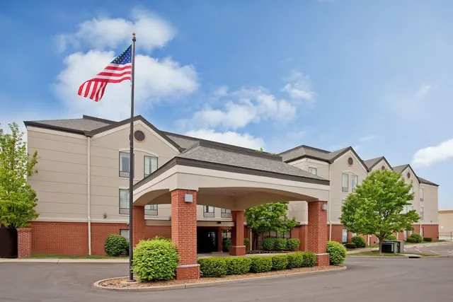 Photo 1 - Comfort Inn & Suites Saint Louis Lafayette Square