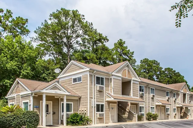 Photo 1 - Suburban Studios Abercorn