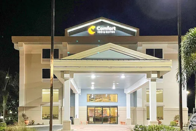 Photo 1 - Comfort Inn & Suites Sarasota I75