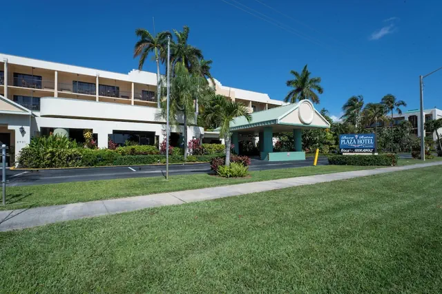 Photo 1 - Boca Plaza by Lowkl