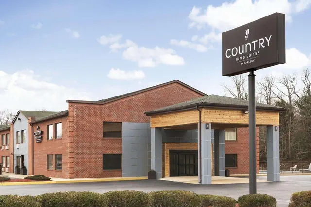 Photo 1 - Country Inn & Suites by Radisson, Dahlgren-King George, VA