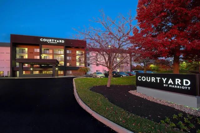 Photo 1 - Courtyard by Marriott Cincinnati Airport