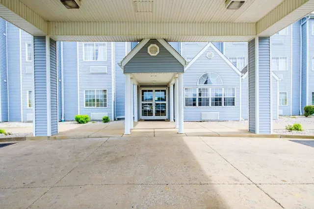 Photo 1 - Econo Lodge Inn & Suites Evansville East