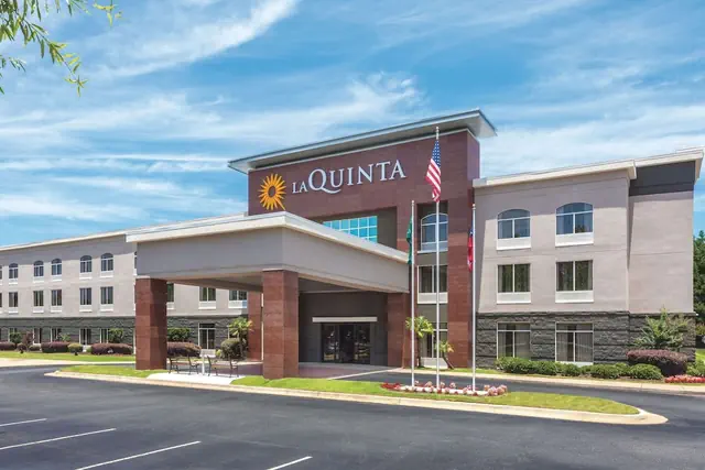 Photo 1 - La Quinta Inn & Suites by Wyndham Columbus North