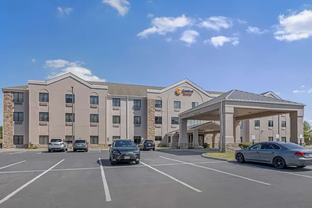 Photo 1 - Comfort Suites West Indianapolis - Brownsburg